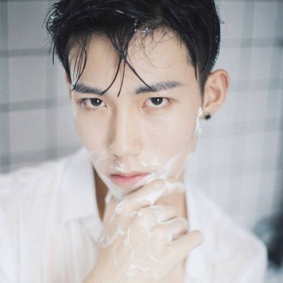 帅气阳光小清新的微信男生头像