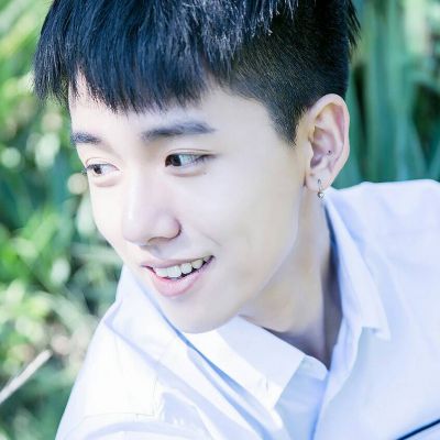 帅气阳光小清新的微信男生头像