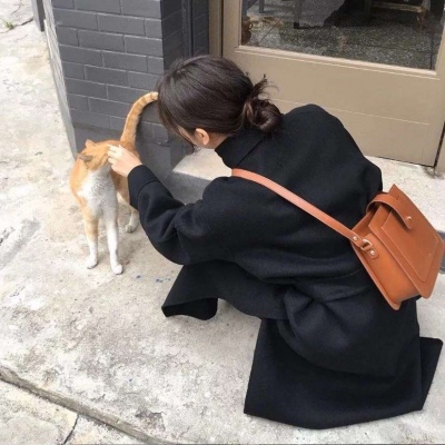 唯美好看的微信带宠物女生头像