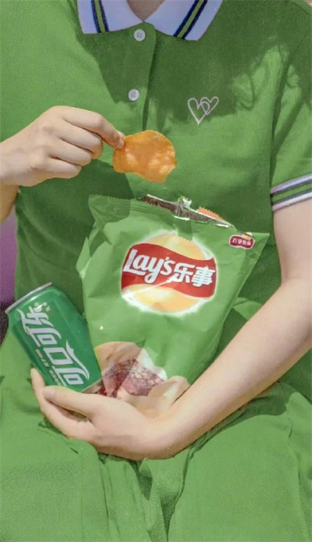 唯美小清新的微信吃零食女生图片