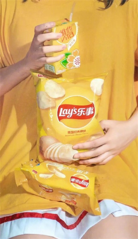 唯美小清新的微信吃零食女生图片