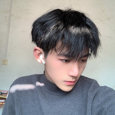 超酷超帅气的微信真人男生头像