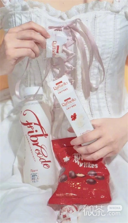 唯美小清新的微信吃零食女生图片