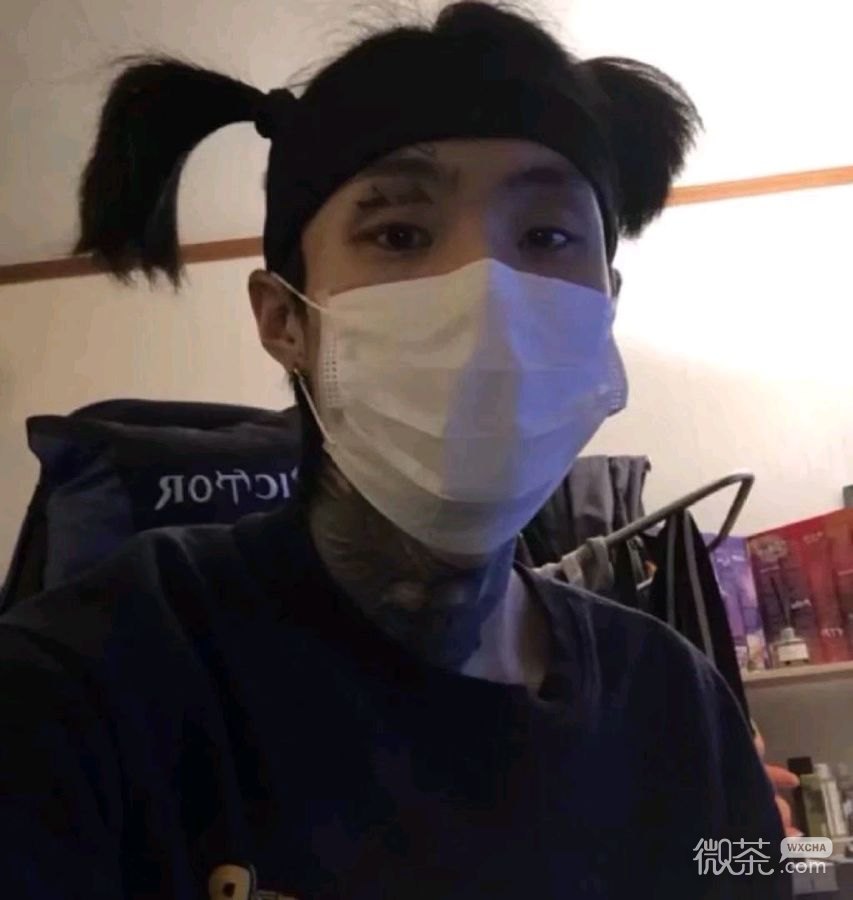 酷酷的性感口罩男生头像