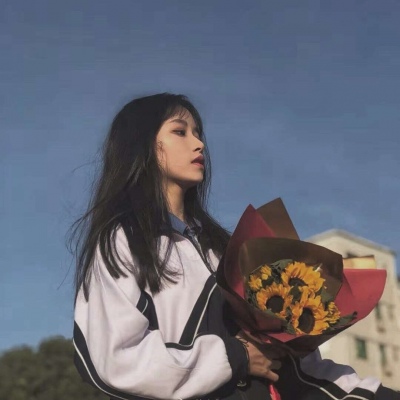 唯美蓝色系的微信伤感女生头像