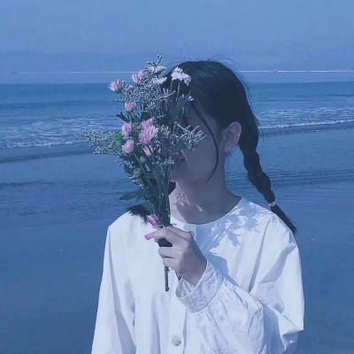 唯美蓝色系的微信伤感女生头像