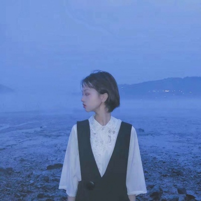 唯美蓝色系的微信伤感女生头像