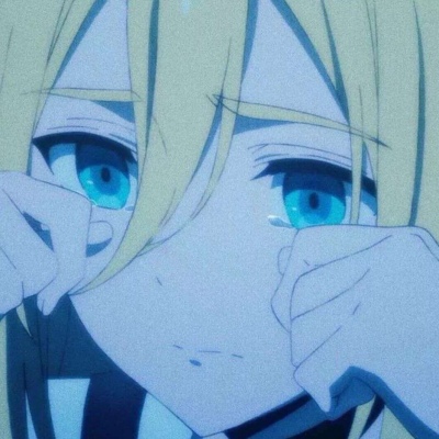 丧气伤感的微信二次元女生头像