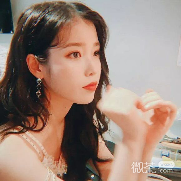 酷酷的深沉女生头像