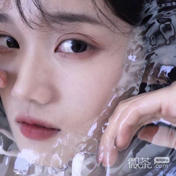 酷酷的深沉女生头像