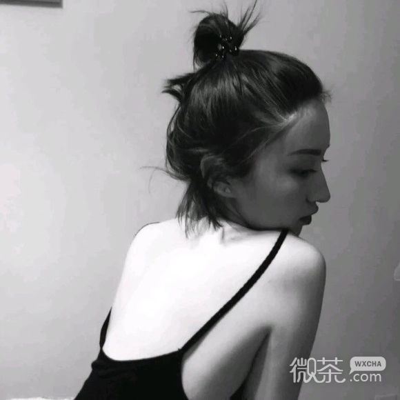 酷酷的深沉女生头像