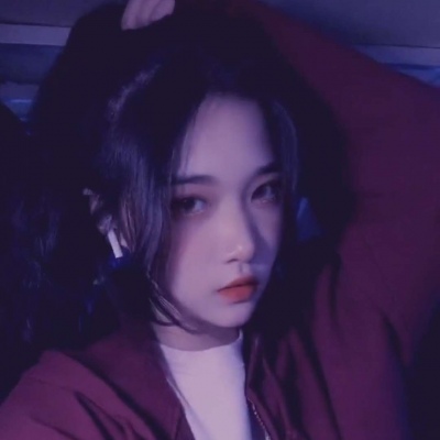 神仙颜值的微信紫色滤镜女生头像