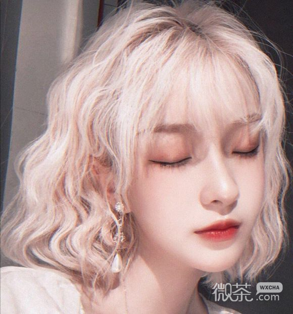 酷酷的深沉女生头像