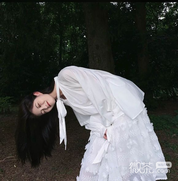 酷酷的深沉女生头像