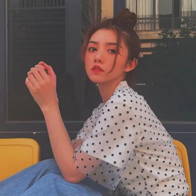 港范复古风的微信女生头像