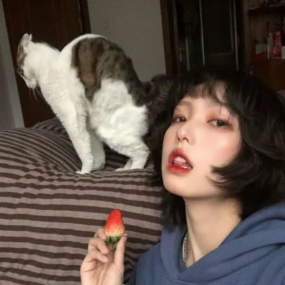 港范复古风的微信女生头像