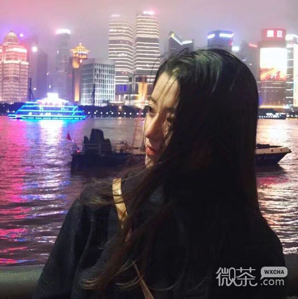 深沉成熟长发女生头像