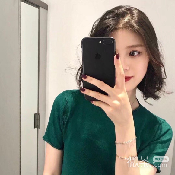 深沉成熟长发女生头像