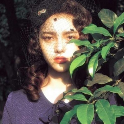 港范复古风的微信女生头像