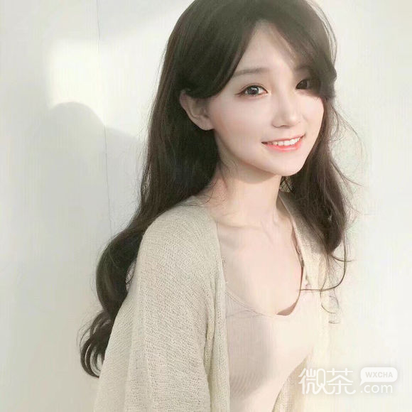 深沉成熟长发女生头像