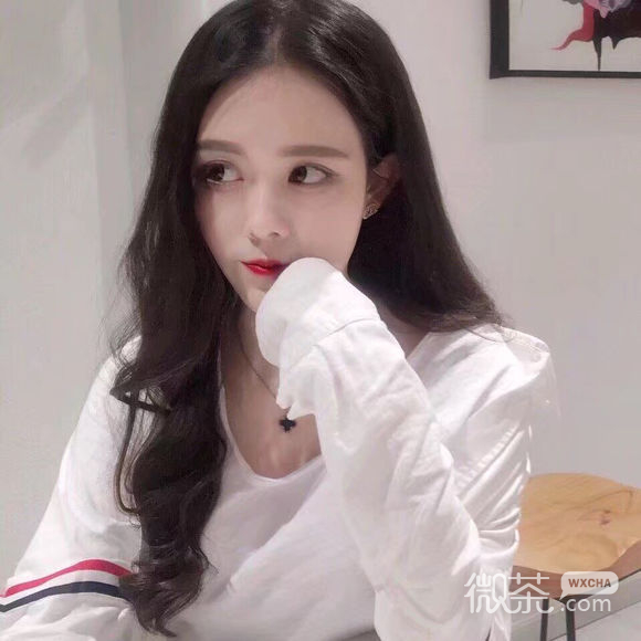 深沉成熟长发女生头像