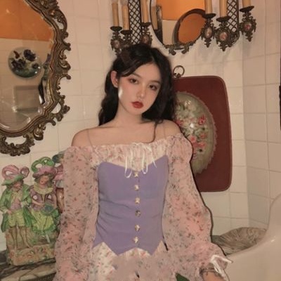 港范复古风的微信女生头像