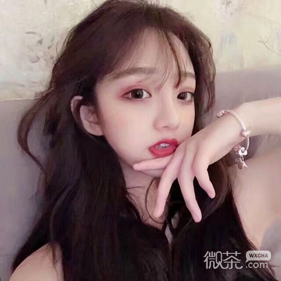深沉成熟长发女生头像