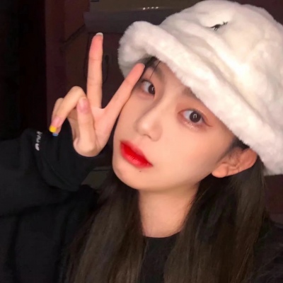 帅气迷人的微信高颜值女生头像