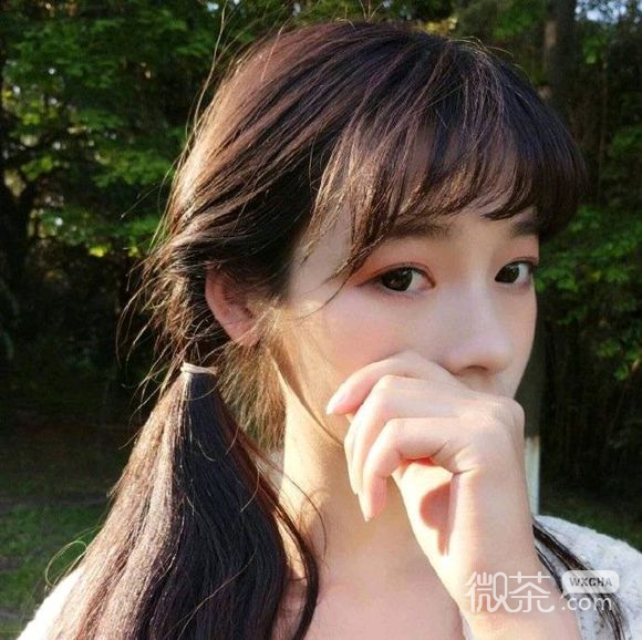 性感洒脱长发女生头像