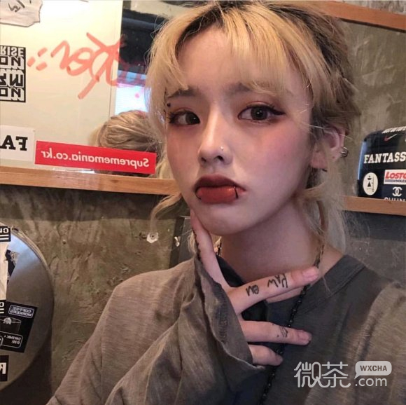 性感洒脱长发女生头像