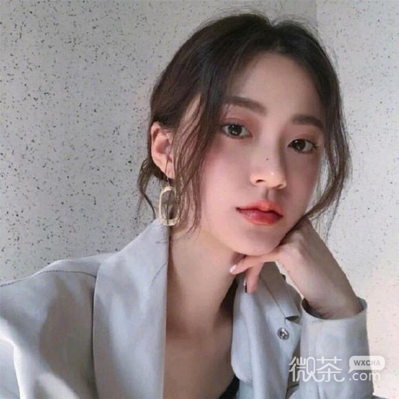 性感洒脱长发女生头像