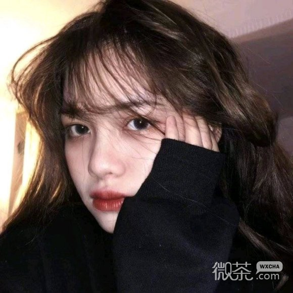 性感洒脱长发女生头像