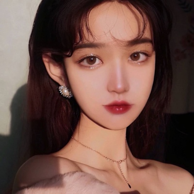 成熟好看的微信时尚女生头像