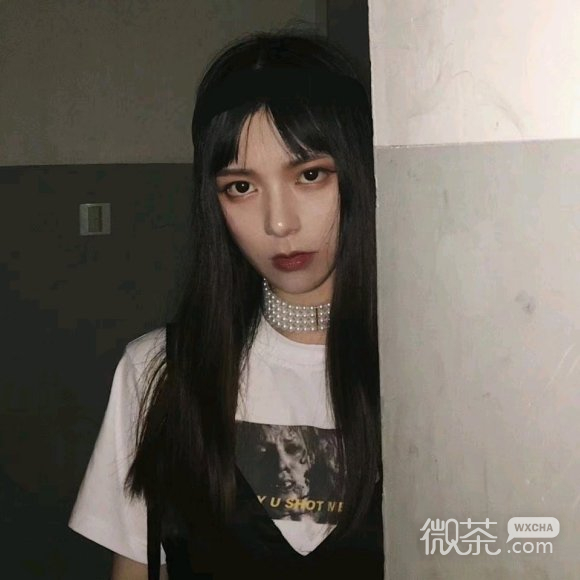 性感洒脱长发女生头像