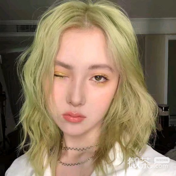 性感洒脱长发女生头像
