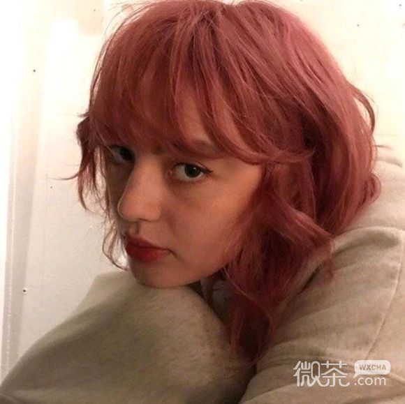性感洒脱长发女生头像