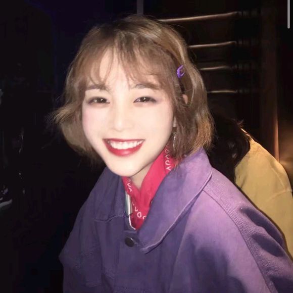 酷酷的激萌深沉微信女生头像