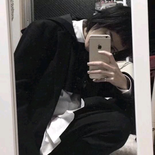 成熟文艺性感长发微信女生头像