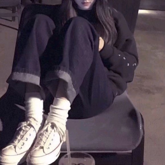 酷酷的激萌深沉微信女生头像