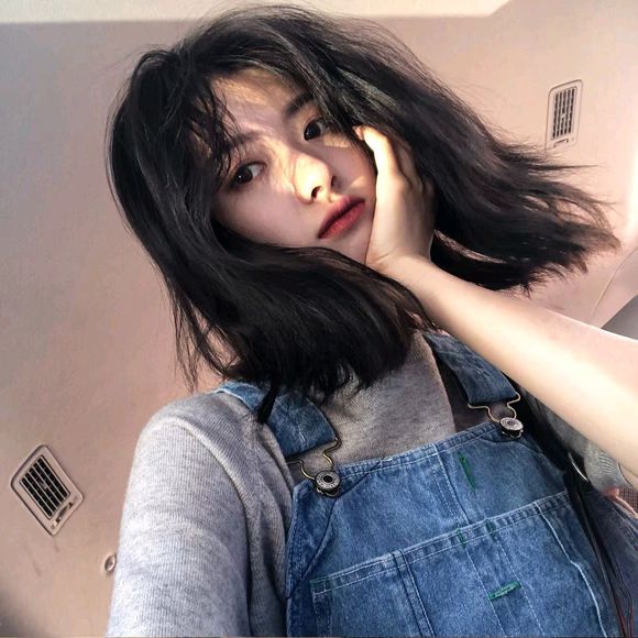 酷酷的激萌深沉微信女生头像