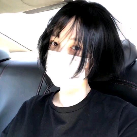 成熟文艺性感长发微信女生头像