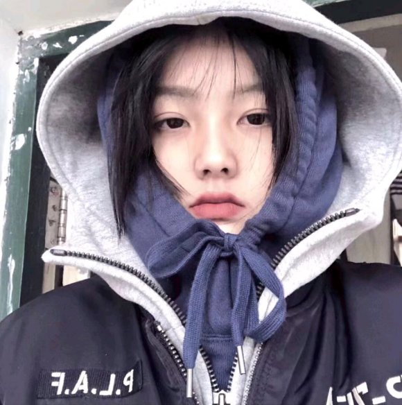 成熟文艺性感长发微信女生头像