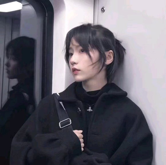 成熟文艺性感长发微信女生头像