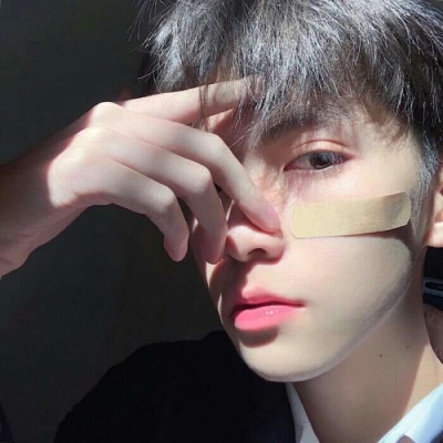 帅气高冷范的微信男生头像合集