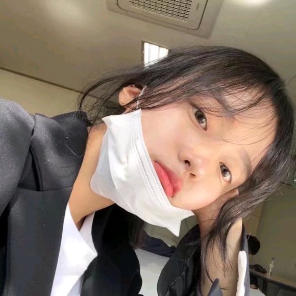 酷酷的激萌深沉微信女生头像