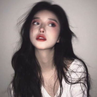 时尚成熟的微信优雅女生头像