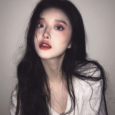 时尚成熟的微信优雅女生头像