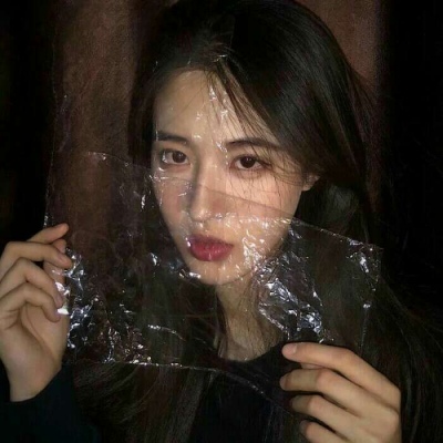 成熟高冷的微信帅气女生头像