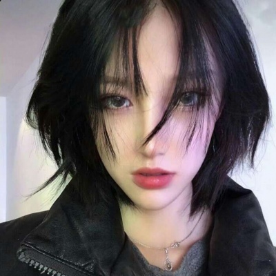 成熟高冷的微信帅气女生头像