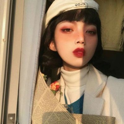 成熟高冷的微信帅气女生头像
